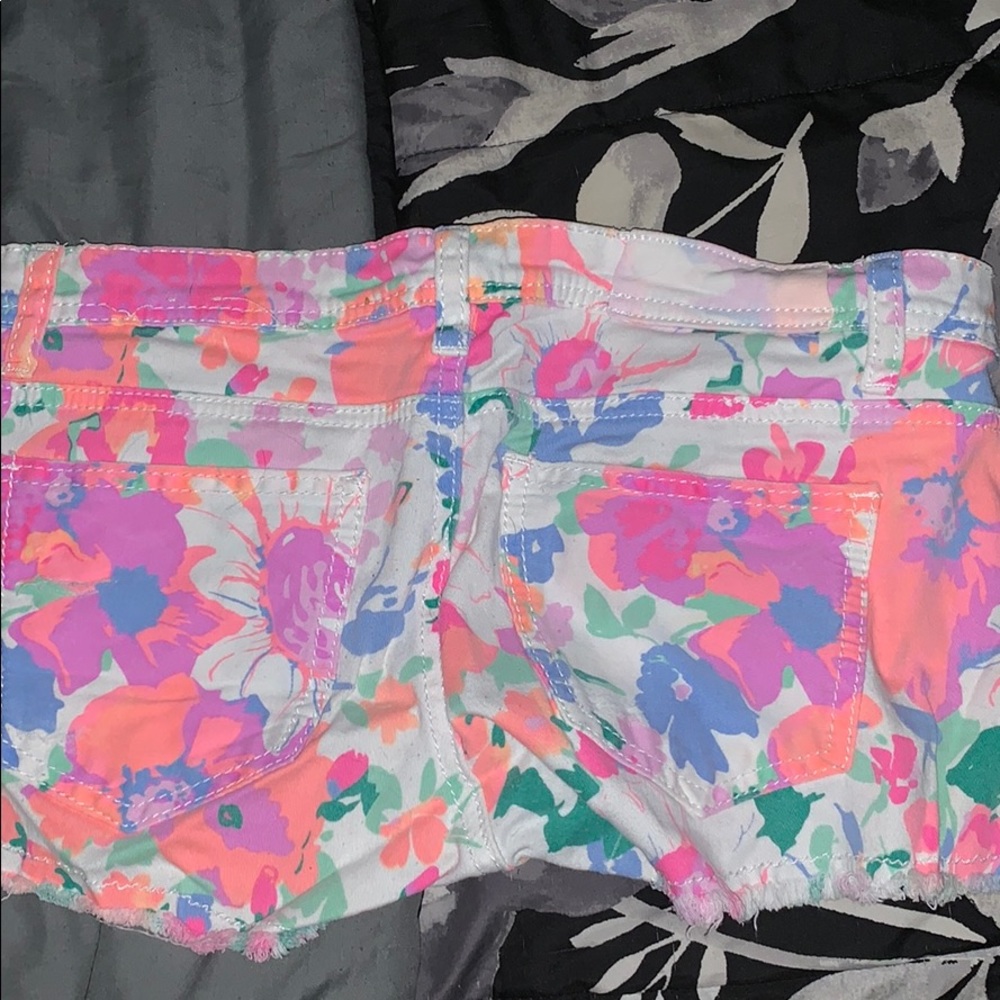 Shorts - Picture 3 of 3